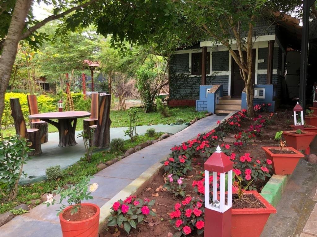 Chalets Resort Masinagudi Ooty Eksteriør billede